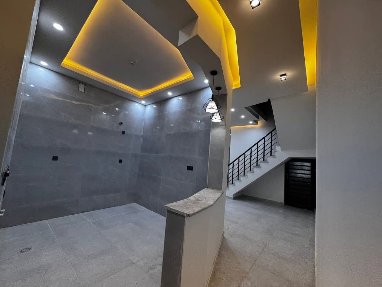 دار 100م طابق واحد بناء حديث محد ساكن بيه حي الجمعيات الثانيه قرب السايدين الاربع سايدات سابقآ الاستفسار *********** او مراجعه مكتب المختار للعقار الواقع في سايدين الجمعيات
