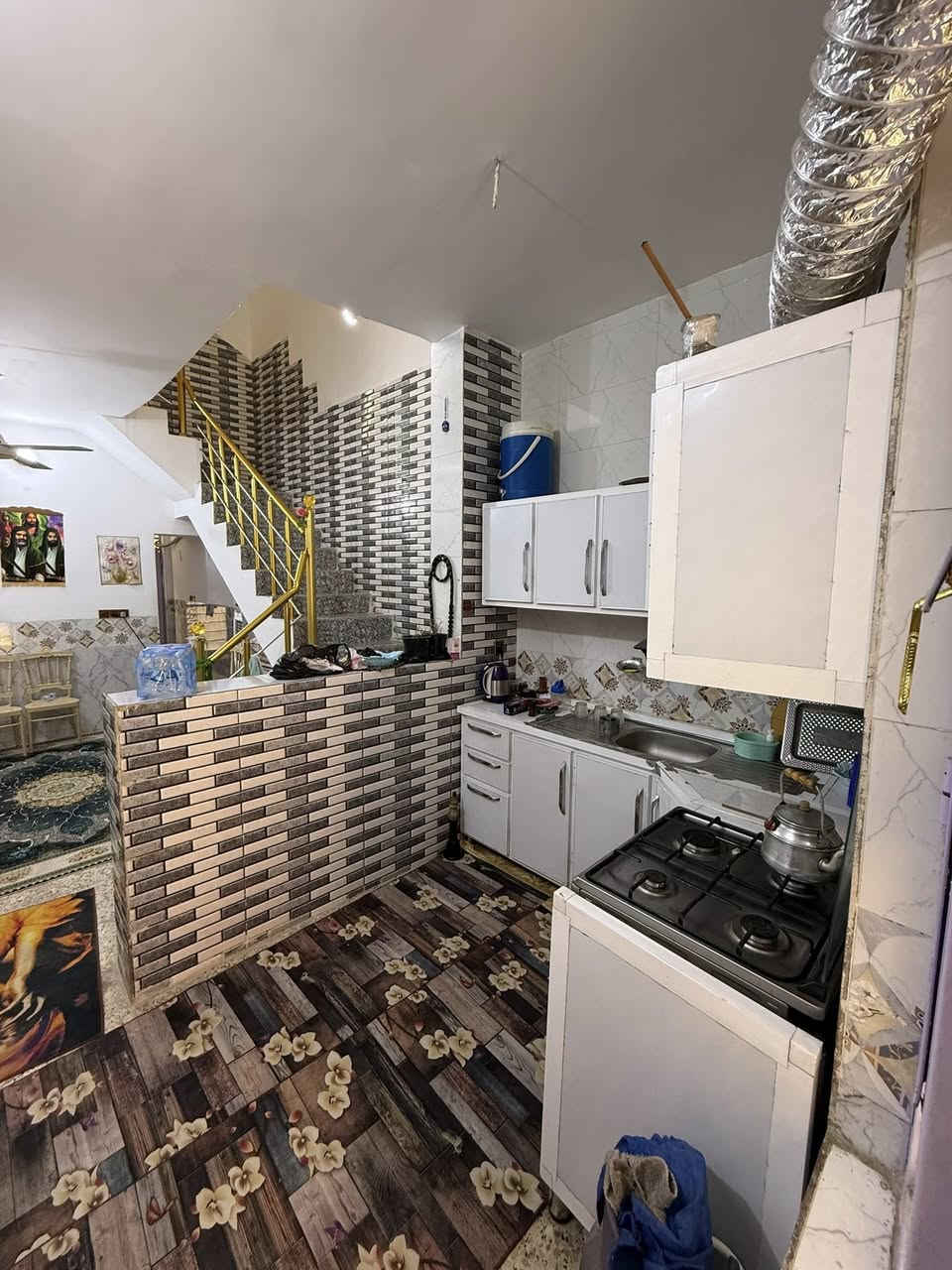 السلام عليكم 
بيت للبيع المساحة ٥٠ م طابق ونص بناء طابوق جمهوري
طابو زراعي سند ٢٥ إقرار محكمة 
شارع ابو طالب يبعد حوالي كيلو ونص للأمام الحسين ع 
الاستفسار الاتصال على الرقم أو واتساب 
***********
***********
