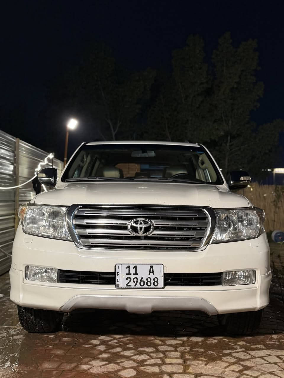 تحية طيبة 
لاندكروز 2010 
ماشيه 200.000K.m
بيهه بارد بسيط فقط 
رقم بغداد 
مكينه مفتوحه
السعر 275 وبيهه مجال 
العنوان بغداد 
الاستفسار ***********
