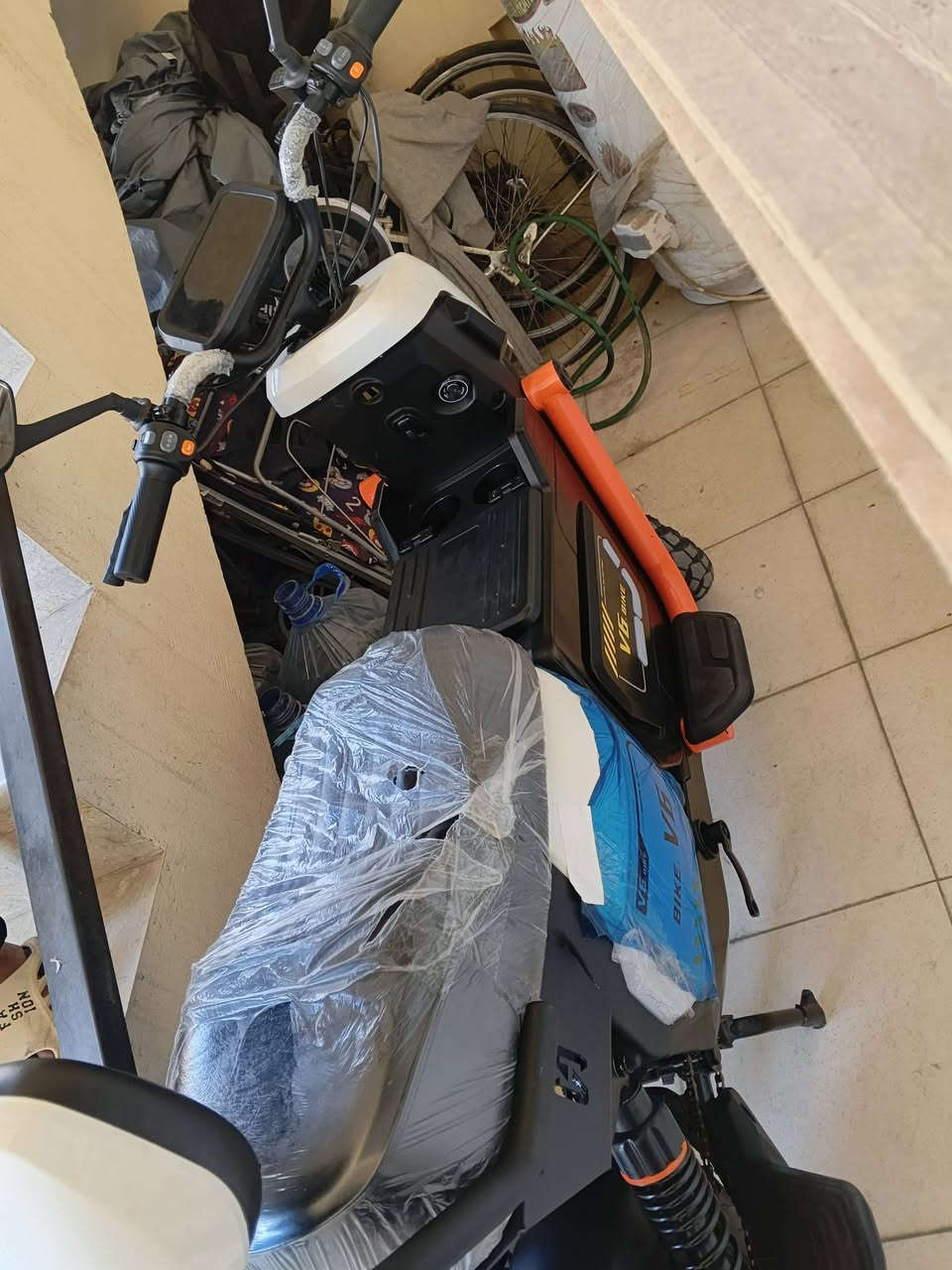السلام عليكم دراجه شحن للبيع جديده  العنوان الاسكان قرب مستشفى الطفل السعر 650 وبيها مجال الاستفسار الرقم ***********

