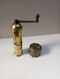 طاحونة قهوة نحاسية • مبخرة نحاسية • انكليزي قديم