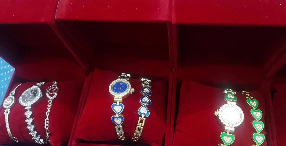 محل أنس السعيدات يوفر لكم تشكيلة واسعة من الساعات التي تناسب جميع الأذواق والمناسبات.
📍 زورونا الآن واختاروا ما يليق بكم!
[***********]
