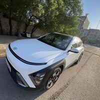 هيونداي كونا للبيع موديل 2024 خليجي السيارة كلين ماشية 31,000km   مواص...