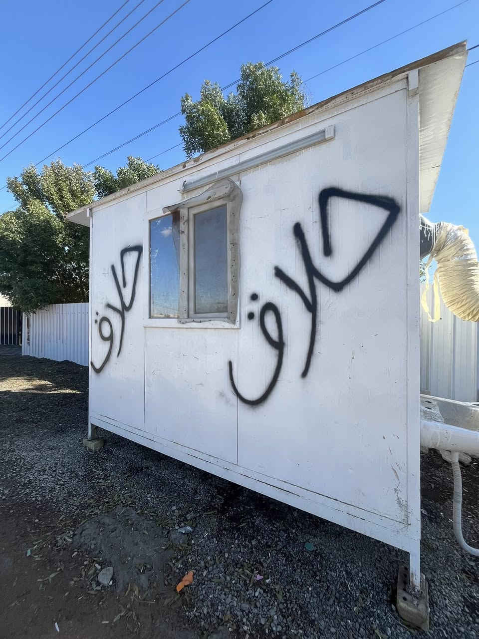 كرفان مستعمل للبيع قياس2*3 مكاني بغداد جسر ديالى القديم رقم***********سعرمليون وبي مجال
