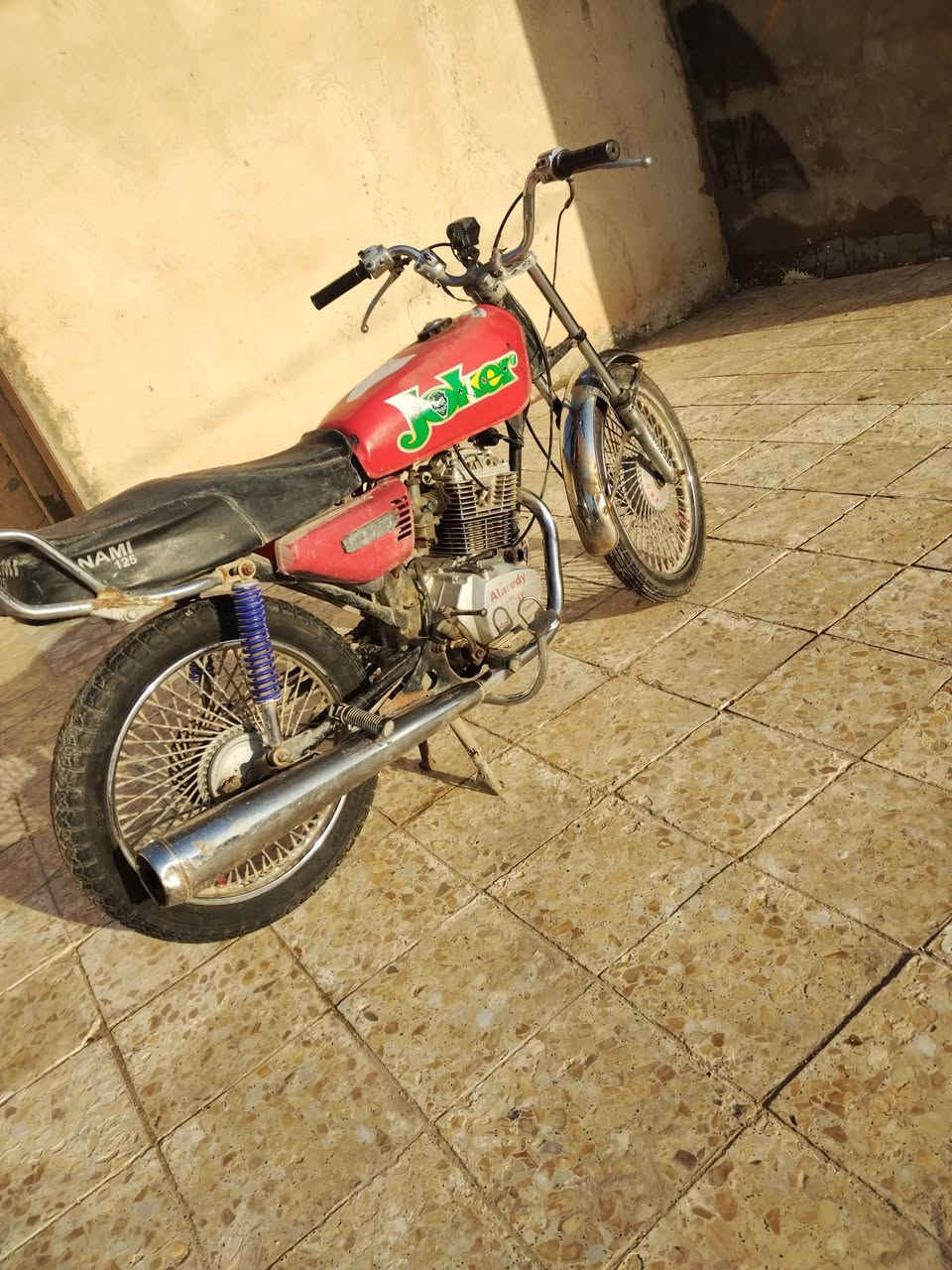 السلام عليكم دراجه للبيع كلك 250 بيها مجال ***********
