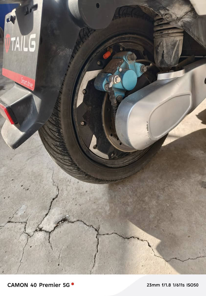 دراجة شحن tailg جديدة تقريب صار  شهرين من اخذتهه سرعتهه حقيق 70  نمر 3  تكطع 65 كيلو دراجة بعده جديدة بس جاملغ مضرر شوية نضافتهه حلوة حسب متشوف بصور ملفهه 2000  ودراجة 6 بطاريات تجي تاخذهه ومتفكر بيهه أصلا أكو كم شخط بدراجة + عندك نقص ستاند وسط + مري موجودة بس اني شايلين تريد انطيهه الك عارضهه  ب 700 بيهه مجال 650 أو مراوس بسكنس أو gtr  
 مكاني بغداد شارع فلسطين
***********
