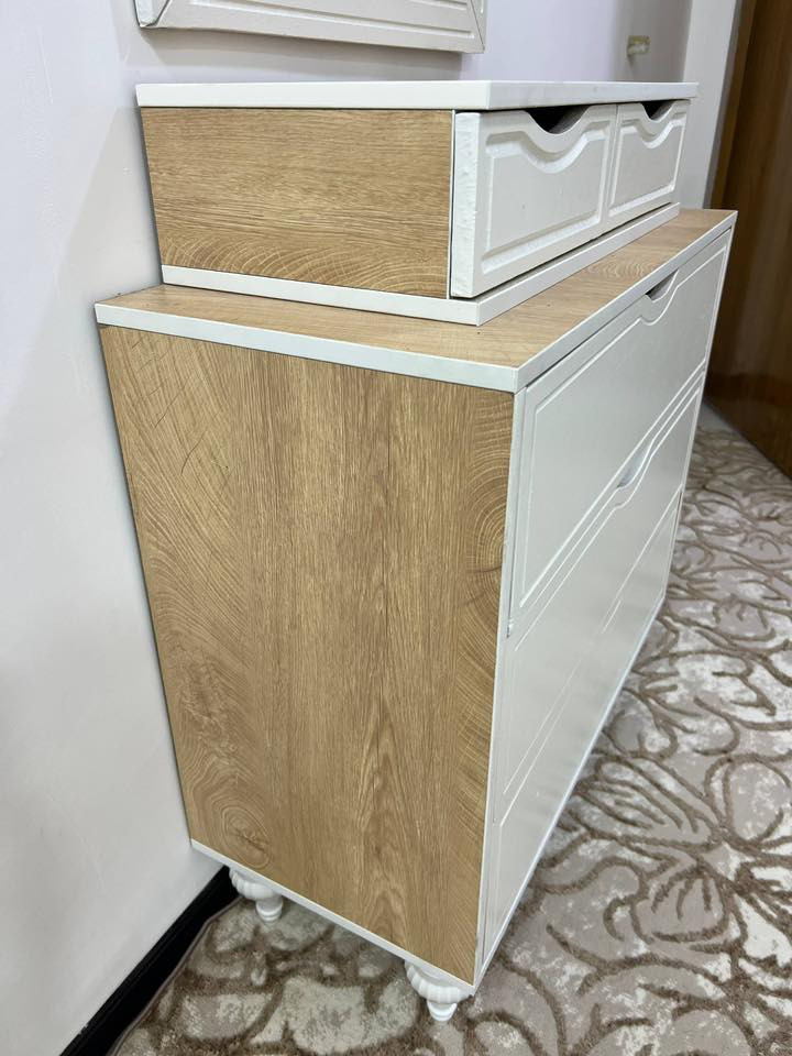 ميز تواليت جديد
السعر 95  
خشب ام دي اف ثقيل 
ابعاده العرض 80 ارتفاع 180 
يجيكم مشدود كامل فقط 
ويجيكم قطعتين الطلب قطعه مرايا تتعلك وقطعه مجرات
العنوان النجف / الكوفه تواصل ***********
