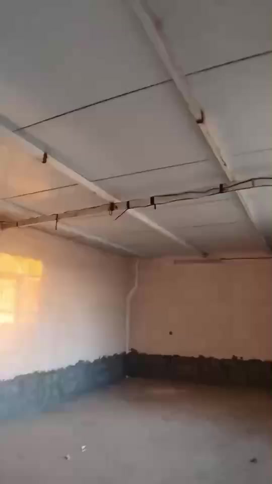 السلام عليكم مكلفه بلنشر سندويش نضيف كلش تجي تفتحه بيدك 12قطعه كل قطعه طولهة 12متر سعر المتر ب8 وياهن 11شخاطه ثقيل سعر القطعه ب15
مكان السدة حي الري نزلة الجسر رقم صاحبهن ***********
