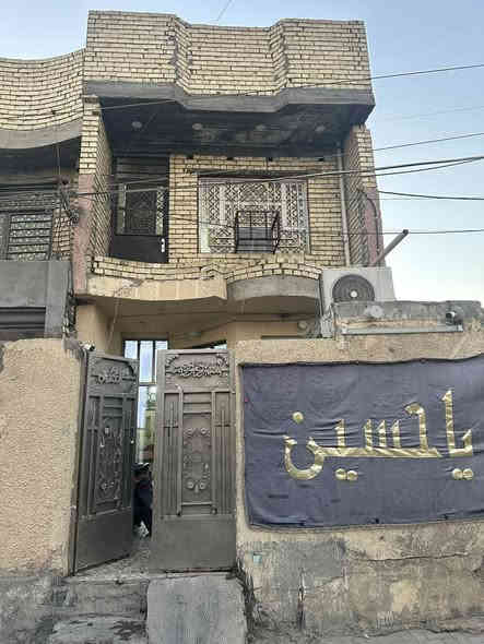 بيت البيع البلديات شارع المرور الزراعي قرب شارع العميرات وسوك الميت مساحه ٩٠متر اعله من شارع بايتين منطقه متكامله مي مجاري كهرباء تبليط مقرنص
***********
