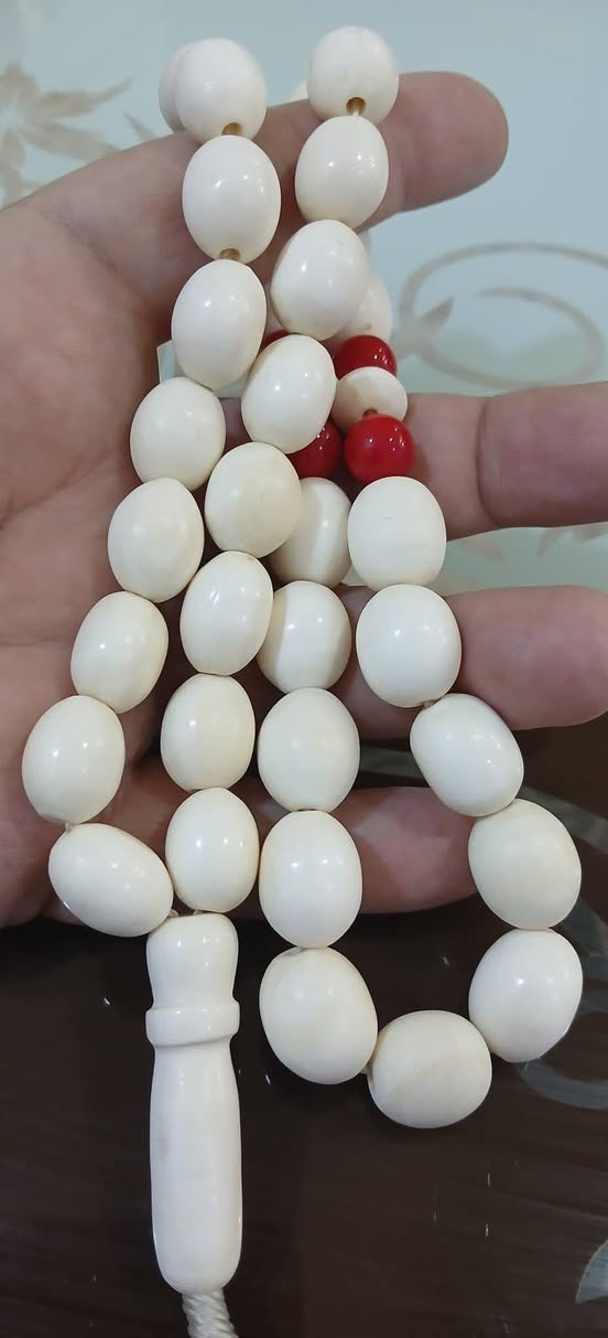 السلام عليكم سبحه عاج
قديم طمغه ٩٠ غرام تحفه 
رقمي بي واتساب 

‏‪0783 292 8421‬‏
