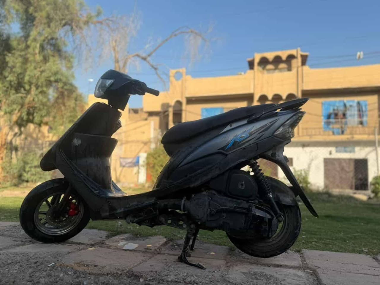 دراجة ماكس 120 دراجه نضيفه بس توازيت عليه موصفاتهه كله شغال كهربايته كله شغال صلف وهندر كابريتر بلادي شركه مكينته ناعمه السعر 550وببه مجال قليل رقم ***********
