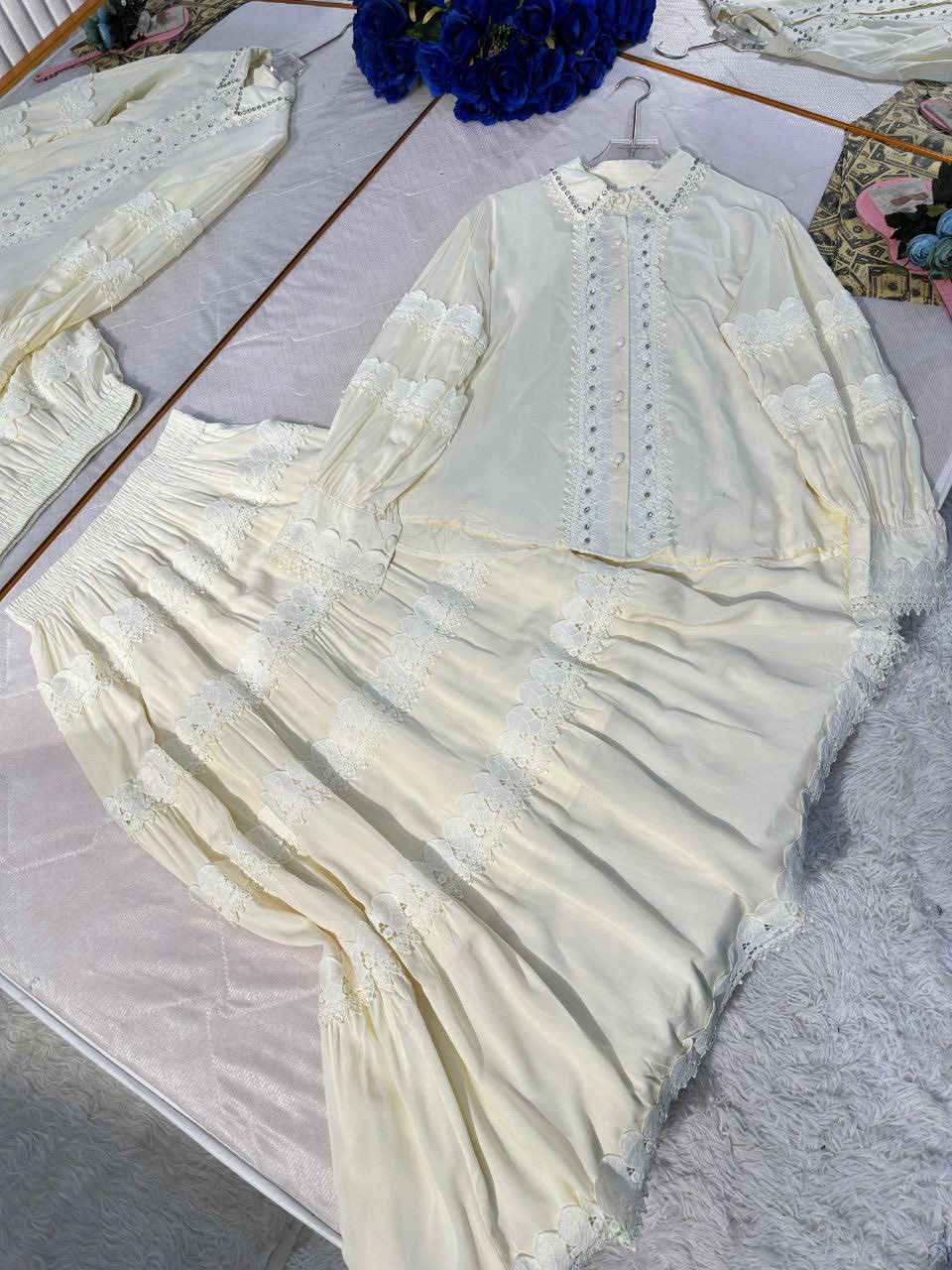 سترة+تنورة 
الالوان موضحة بالصورة 
والقياس من38. 40. 42. 44. 46. 48 
والتوصيل مجاني لجميع المحافظات 

والسعر فقط 49 ♥️🍓🥰


**إذا كنت صاحب هذا الإعلان وتريد حذفه لأي سبب، رجاءا أرسل رسالة إلى الدعم الفني**