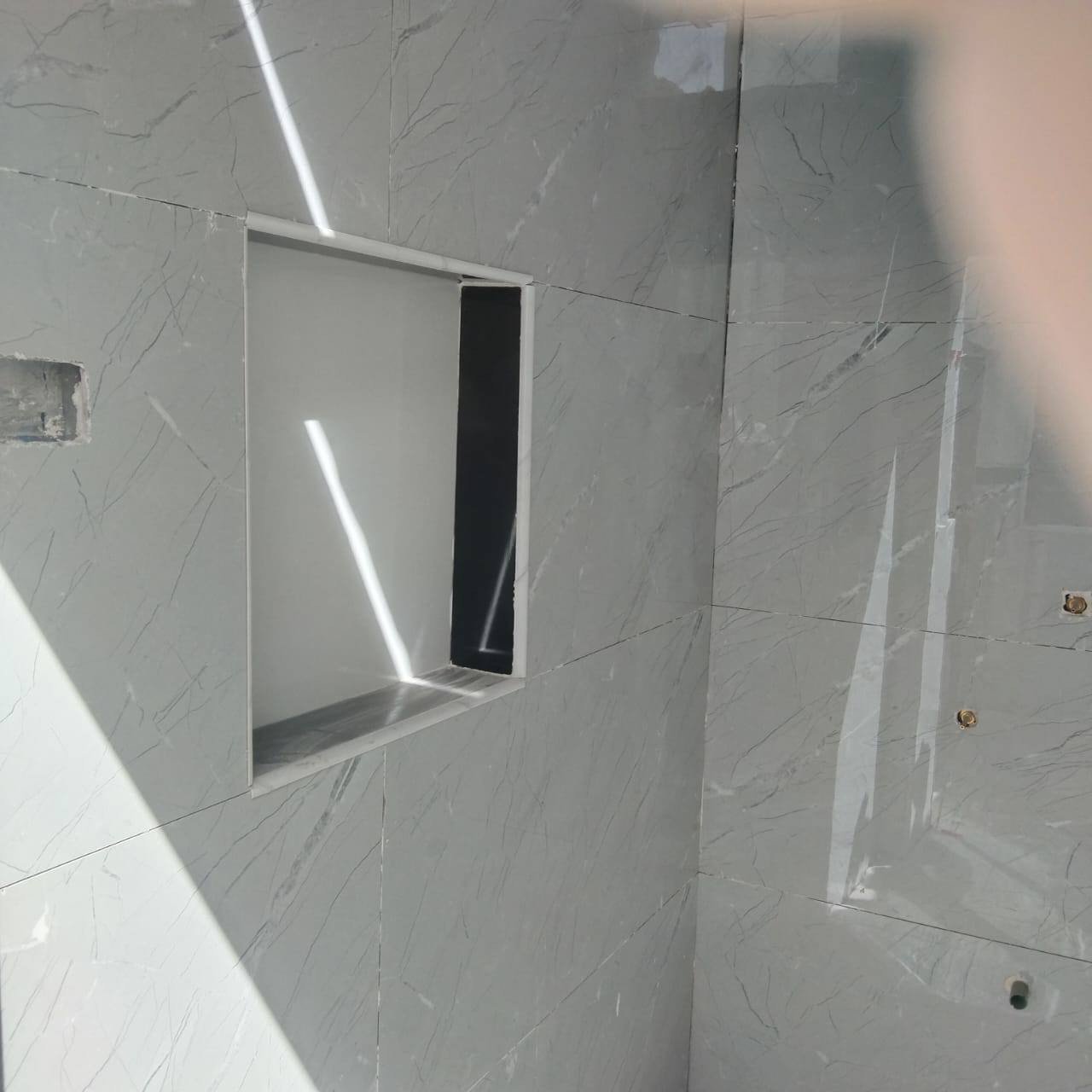 سلام عليكم خلفه سيراميك متفرغ حاليا
شغل درجه اولى 
اتصل او مراسله او واتس اب
***********
***********
