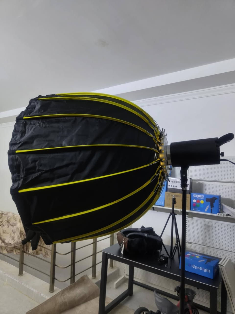 سيت الإضاءة كامل مستمره (جديد غير مستخدم )
قوة الإضاءة 100 واط 
الأوان ابييض و شمسي و اسفر 
ويا سوفت 90 سم و ستاند 2 متر 

قفلة 130 الف 🔒

توصيل موجود الجميع مناطق العراق


**إذا كنت صاحب هذا الإعلان وتريد حذفه لأي سبب، رجاءا أرسل رسالة إلى الدعم الفني**