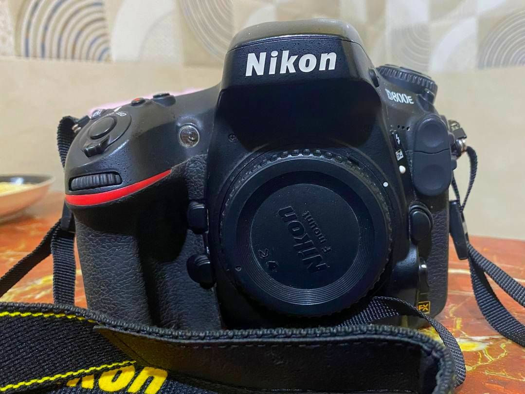 نيكون D 800
الشتر 39.
عدسة 70.....200 فتحه 2.8
بيع كاملة. 
السعر خاص. 
*********** واتساب
