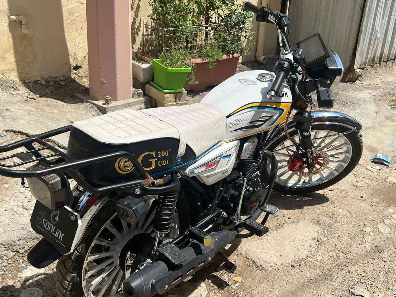 سلام عليكم دراجه سونك 200cc ضاغطه وزنجيل مكينه دايون خمس نمر تشغيل عن بعد قفل حساس مكينه مكفوله دراجه جديده موديل 2025 منزلها من شركه بشهر 2 ممشاها 7الآف سويجين بصمتين اي نقص مابيها السعر 950 بيها مجال بسيط


**إذا كنت صاحب هذا الإعلان وتريد حذفه لأي سبب، رجاءا أرسل رسالة إلى الدعم الفني**