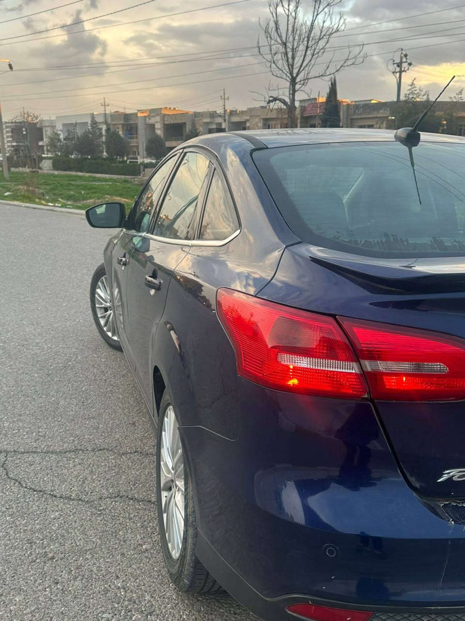 السلام وعليكم اخوان 
فورد فوكس  Titanium  2017
بصمه                                  تشغيل عند بعد 
رادارات                               تحديد مسار 
لدات ابواب                         د شبول 7 اللوان 
كشنات هيتر                        ستيرن هيتر 
كشنات كهرباء      
+ تعمير بلكامل صدر جديد زيرو 
 حشوه كير كلاج وماشات بولبرن زيرو 
نوزلات جديده  فيول  بم  + وتر بم جديد  اذانات محرك + كير جديد 
٤ تايرات جدد
ضرر السياره صندوق بارد وجاملغ خلفي وامامي بارد + باب السائق صبغ 
أ
السعر دفتر = 100 ورقه 
مكان أربيل 
الرقم ***********
