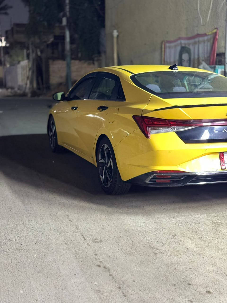 سلام عليكم سياره لبيع النتر مديل ٢٢ رقم بغداد بسمي كير اومكنينه كفله تخم تاير جديد مكان سياره بغداد السعر ١٥٠ بيه مجال شي قيل  سياره مكفول كفله عامه من تبديل الشاصي او لغد كفله بيه صباغ شي قيل  كشن جلد فوال سياره اوحد على وحد رقم هاتف ***********
