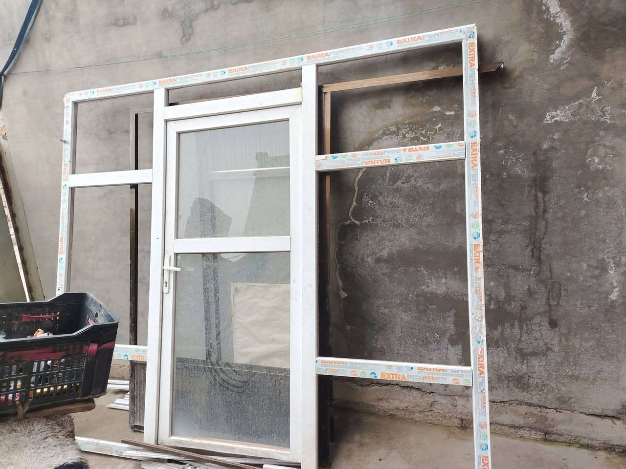 جام خانه للبيع نضيفه ارتفاع 2 متر وعرض3 متر
***********
