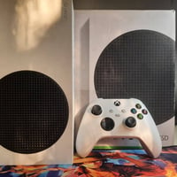 Xbox series s كامل الملحقات   جويستك  كيبل HDMI  و مونيتر MSI  180hz  ...
