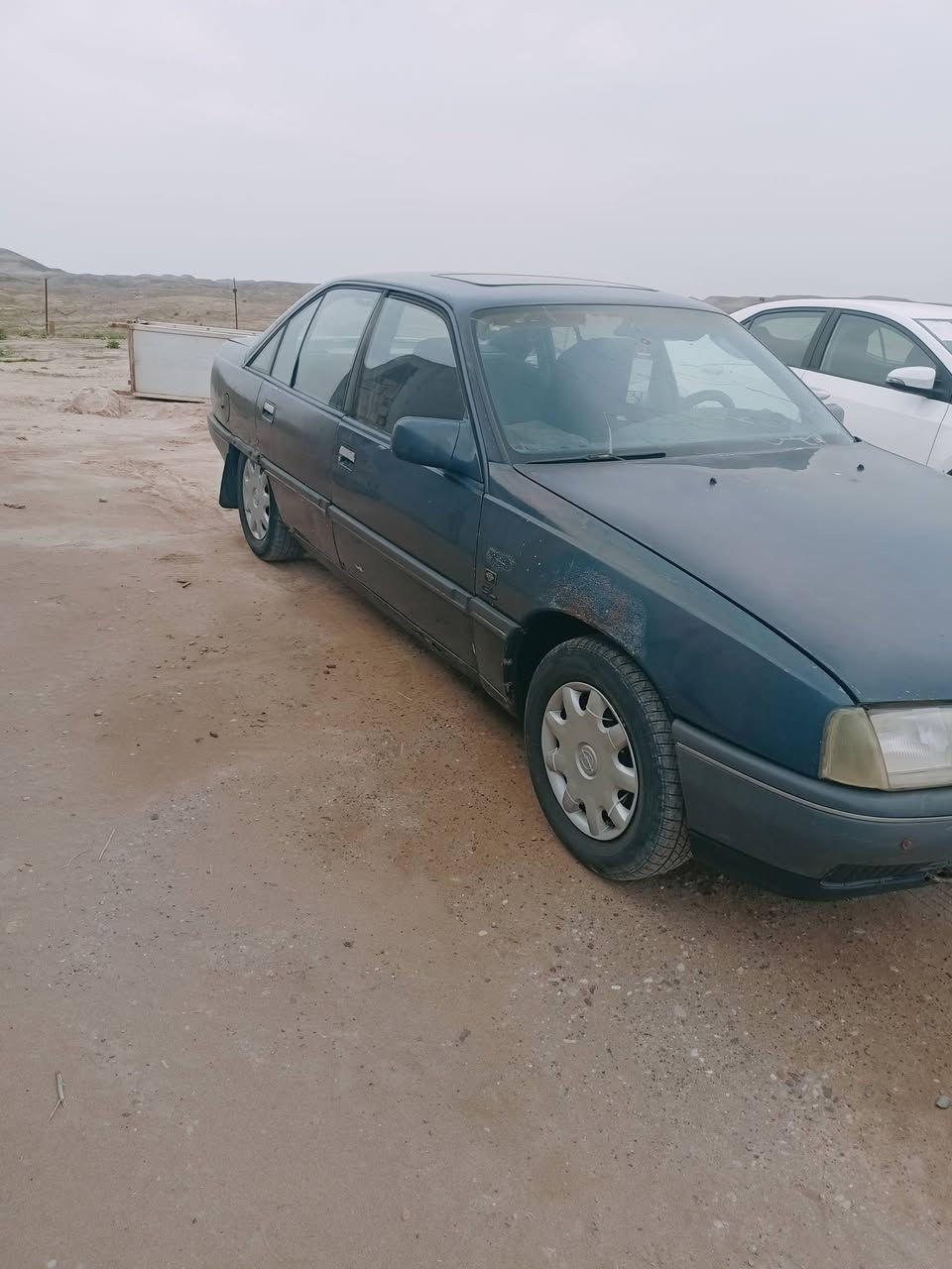 السلام عليكم للبيع اوبل اوميكا حجم ٢٠موديل ٩٠محرك وكير شرط  تايرات نظاف صدر امامي جديد  سنويه لل ٢٩صلاح الدين  شرط التحويل فقط  السعر ٢٥بي مجال مراوس يرهم  ***********مكان السياره الحويجه
