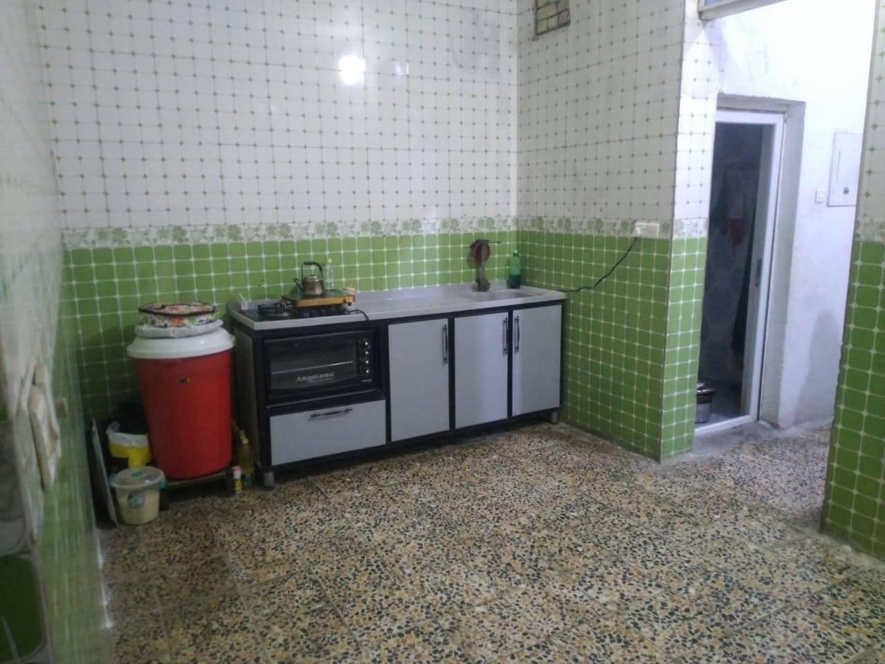 بيت للبيع مساحة ١٠٠ متر طابقين نهاوند الاولى بفرع اسواق الكفيل
للاستفسار ***********
