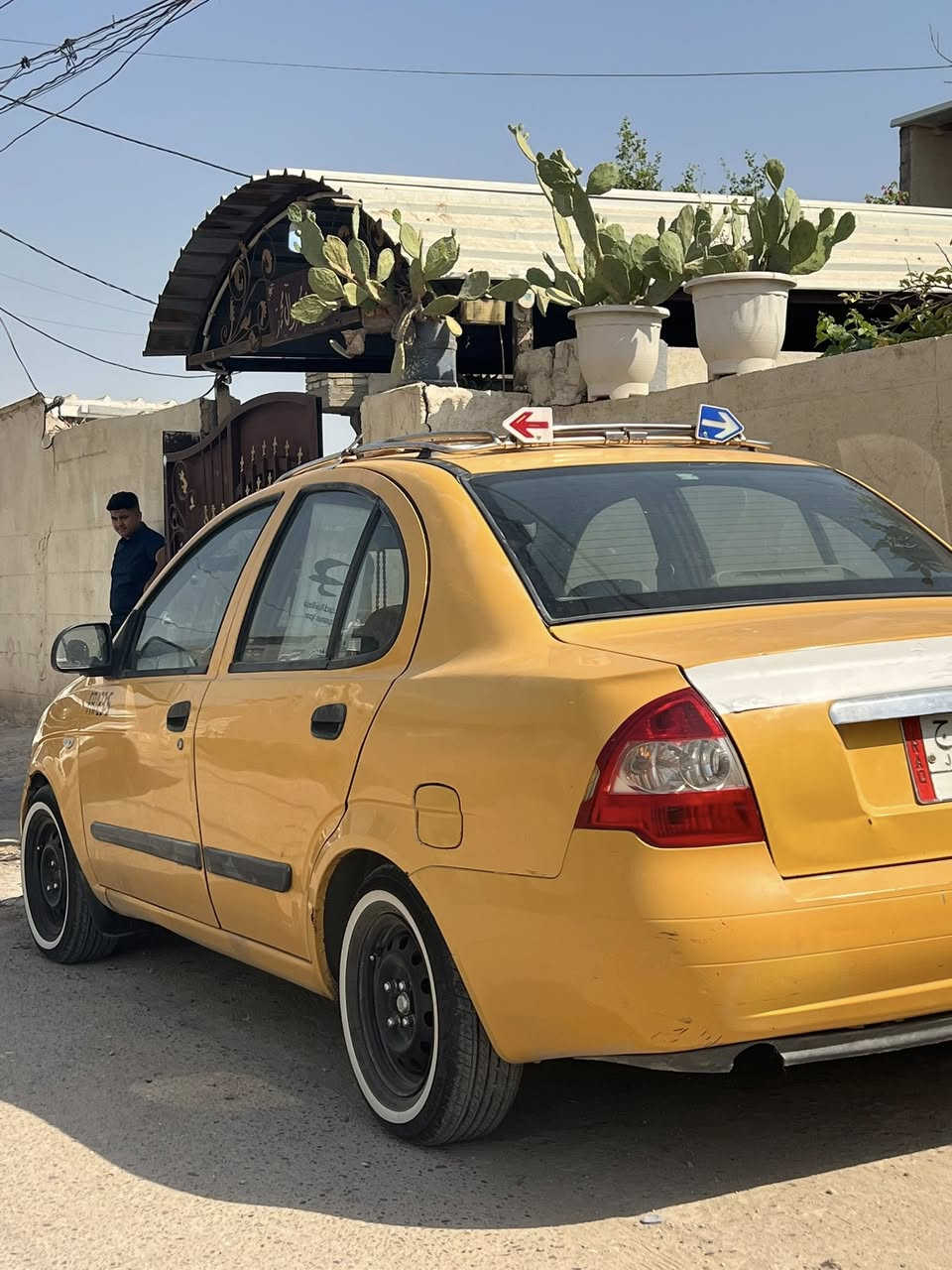 السلام عليكم طيبة موديل ٢٠١٥ باب وجاملغ بي بارد قليل سيارة كاملة مكملة كل نقص مابيها تخم تاير شديتة اول البارحة والله سيارة مكينتها نضيفة كيرها جديد تبريد تتدفءة كاملة السيارة رايدها ٣٥ بيها مجال رقمي *********** مكاني الدورة هوررجب
