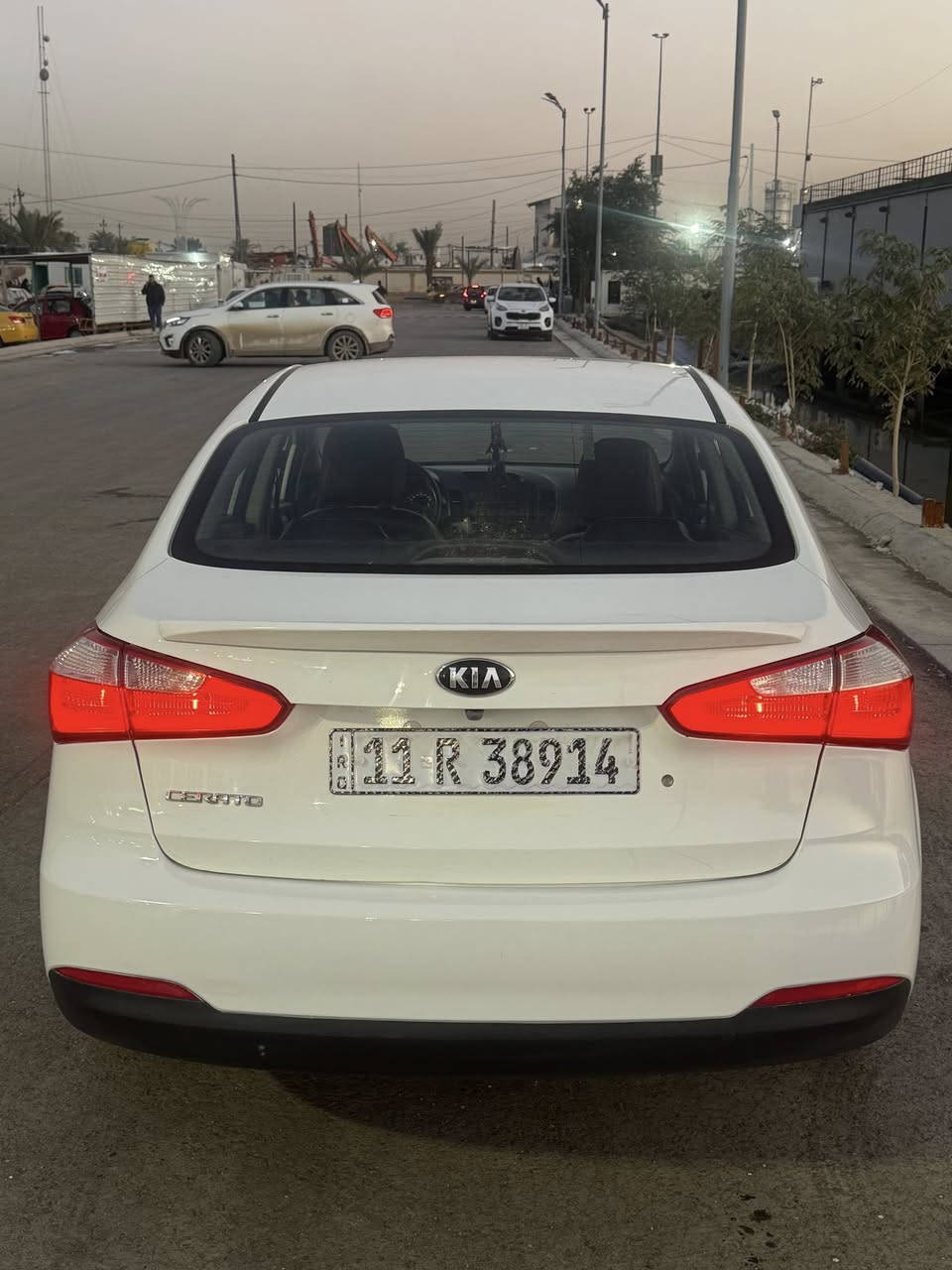 كيا سيراتو 2014 خليجي سعودي مكينه 2000 دوش
سياره مكفوله من الصبغ والضربه والتبديل بيه شويه
بارد بلباب الصدر سياره كلش جديده وكل نقص مابيه
تجي وتفحص سونار السعر 123 وبيه مجال بسيط 
رقم بغداد الجديد هزه جديد العنوان 
بغداد المشتل ***********
