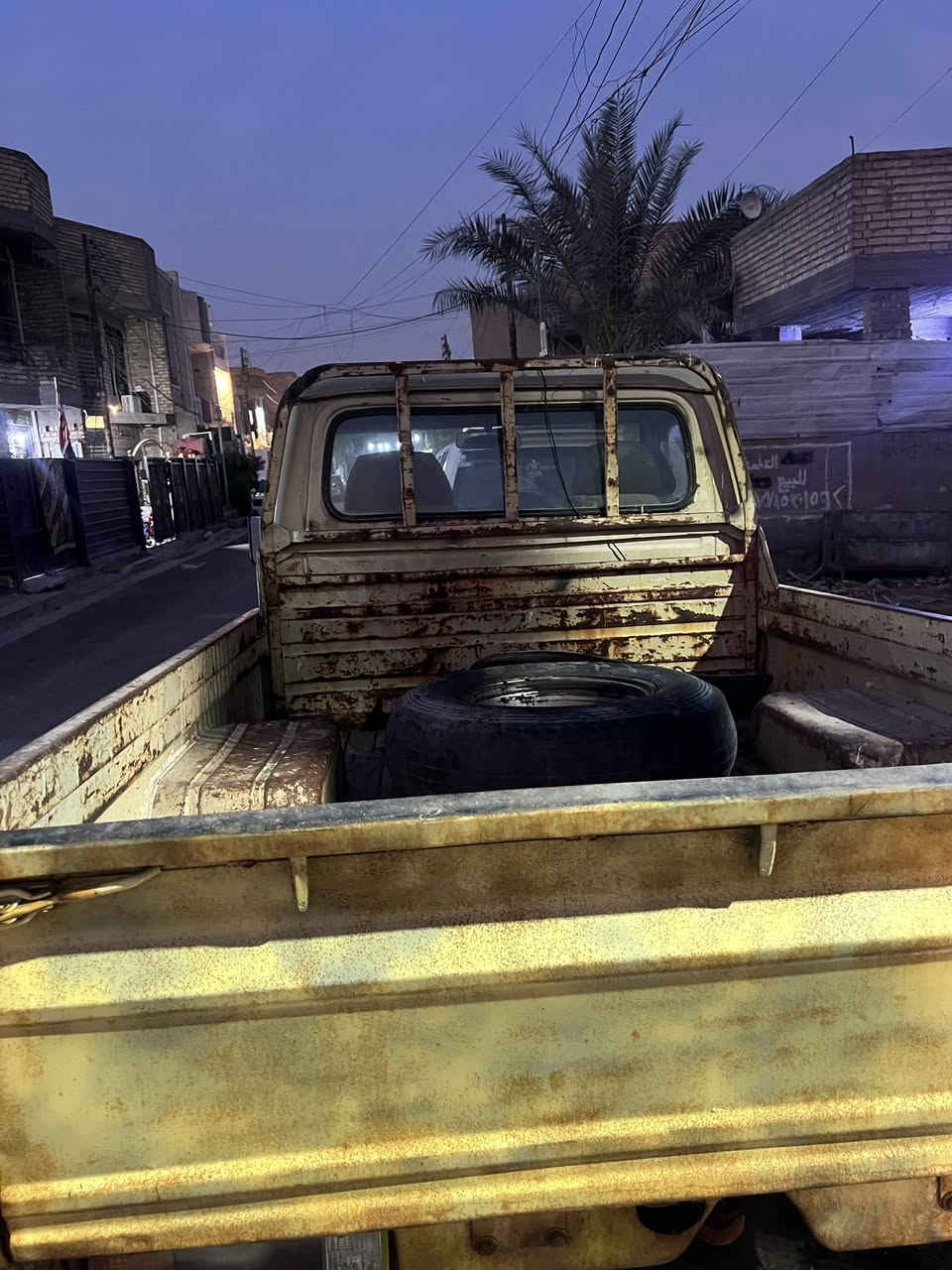 السلام عليكم
لاند كروز حوثيه 1986
رقم انبار 
محر كير تمام
تخم تاير بالون 
كهربائيات شغاله 
السياره مسمكره بس عوزه صبغ
35 $ 
***********
بغدادتقاطع درويش
