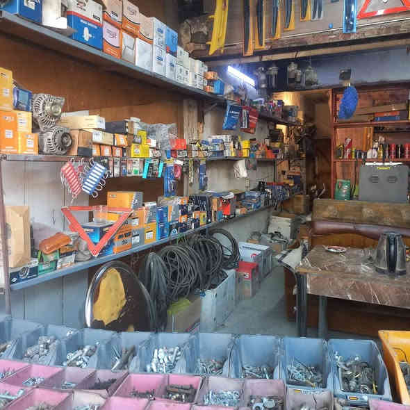 🔥🚗 عـــــرض ناااار من مركز بغداد 🔧 🚗🔥
📣 ولك لا يفوتك العرض قبل يخلص 😍
الآن ولمــــدة محدودة فقط 🔥

✅ فحص نوزل GDi أو نوزل عادي بـ 5,000 دينار فقط
✅ فحص وترسيت الأعطال بأحدث الأجهزة بـ 5,000 دينار فقط

يعني كل الفحص الكامل (نوزل + أعطال) 😎
بس بـ 10,000 دينار فقط ‼️

💥 أجهزة حديثة – دقة عالية – شغل مضمون 💪
📅 العرض محدود، إلحق قبل الزحمة!

📍 الموقع: حي المعالف – قرب أسواق علي الربيعي / دلالية قائد الشمري / دكتورة لمياء
📞 للتواصل: *********** – أحمد ابوليث
