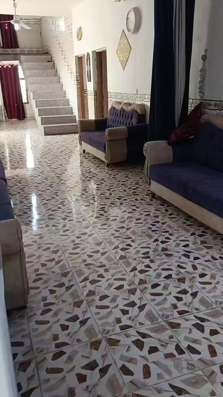 سلام عليكم  
دار  للبيع المساحه الكلي 250 متر  تفاصيل الدار داخل الفديو طابو زراعي سند 25 تحويل مباشر  العنوان بابل ابو غرق خلف المعهد الفني الستفسار  واجهيه 17 ونزال 15  وغرفتين ومطبخ هوه هول هوه استقبال موضح كلشي بل فيديو سعر 75 وبيها مجال بسيط ***********
