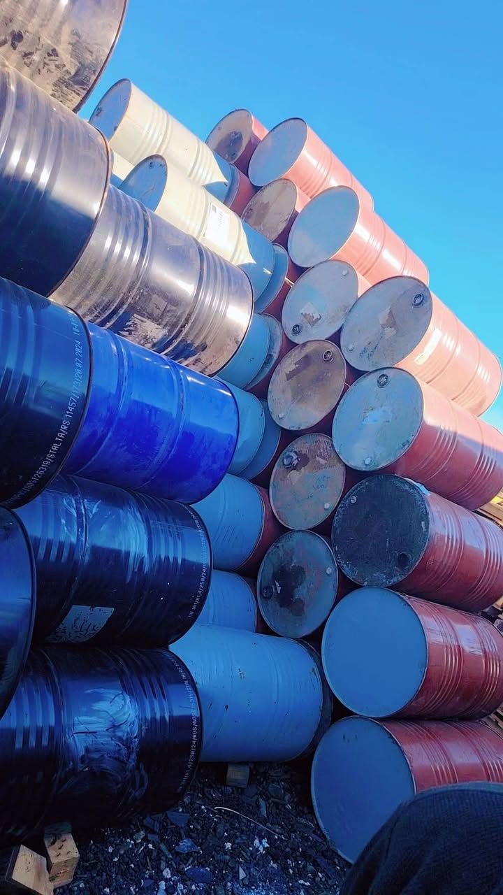 السلام عليكم
برميل بلاستك وحديد 
للاستفسار على الرقم
***********
***********
