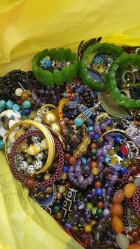 كيلو • أحجار كريمة أصلية • ٢٠٠ خرزة