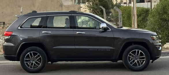 Jeep Limited 2019 جيب لمتد 
ماشيه 68 الف ميل حقيقي
ضررها بنيد فقط و الباقي مكفول 
صبغ قطعه فقط و بيها بارد اماكن بسيطه
رقم بغداد الجديد / سنويه و هزه و ارقام جدد
المواصفات فول ١/١ لمتد :
- مكينة 3,600 / ٦ سلندر
- سقف بانوراما
- صندوق كهرباء
- كشنات جلد  
- كشنات تحكم كهرباء 
- كشنات تدفئه + تبريد
- كشنات خزن Memory
- ستيرن تحكم كهرباء + ستيرن تدفئه
- شاشة CarPlay اصليه 
- كاميرا خلفية دوارة
- بصمة تشغيل / بصمة ابواب
- حساسات خلفية 
- حساسات جانبيه نقطه عمياء 
- ويل حجم 18 اصلي  
جاهزه بدون نقص
صدرها لوك ترايها يخبل و تخم تاير جدد
متحتاج اي مصرف و شوفتها بالواقع احلى
السعر 219 ورقه بالعافيه للياخذها
عنواني بغداد 
***********
