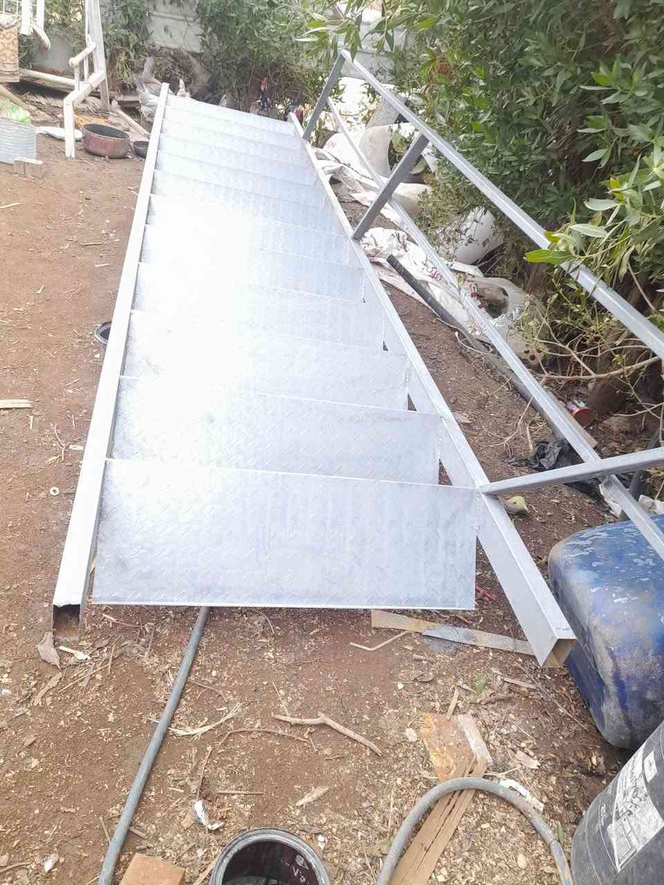 سلام عليكم درج حديد للبيع 
١٢بايه 
الطول ٤ونص 
والعرض ٩٠
السعر ٢٠٠
بغداد حي الجهاد 
يوجد توصيل بكروه
*********** بغداد, العراق
