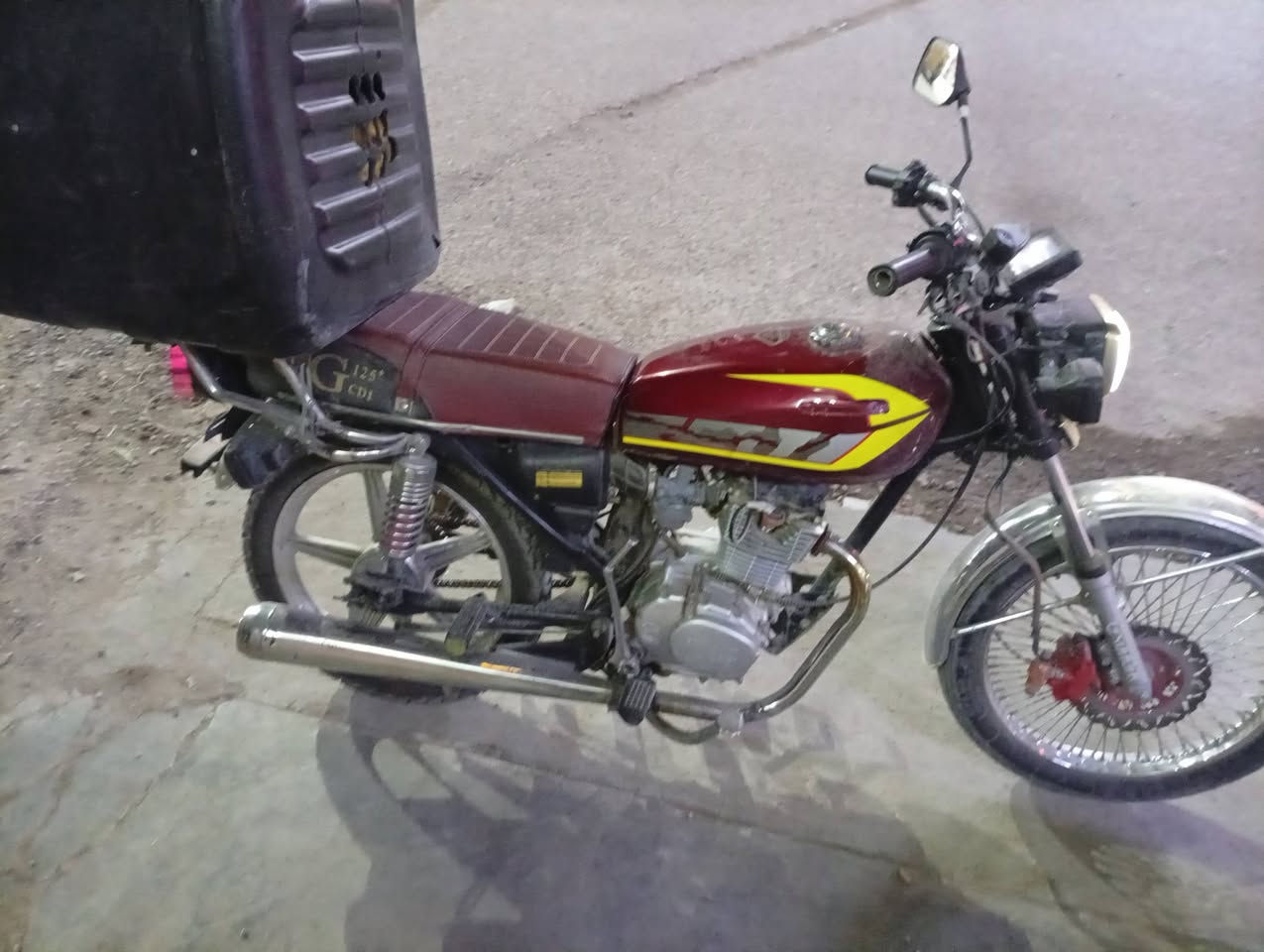 سلام عليكم ورحمه الله وبركاته
دراجة 2024
الصندوق مو وياهة وحدهة 
نقص الدراجة بس جبنة تبديل 
النضافة كما موضح بالصورة 
سعر 500وبي مجال 
***********
