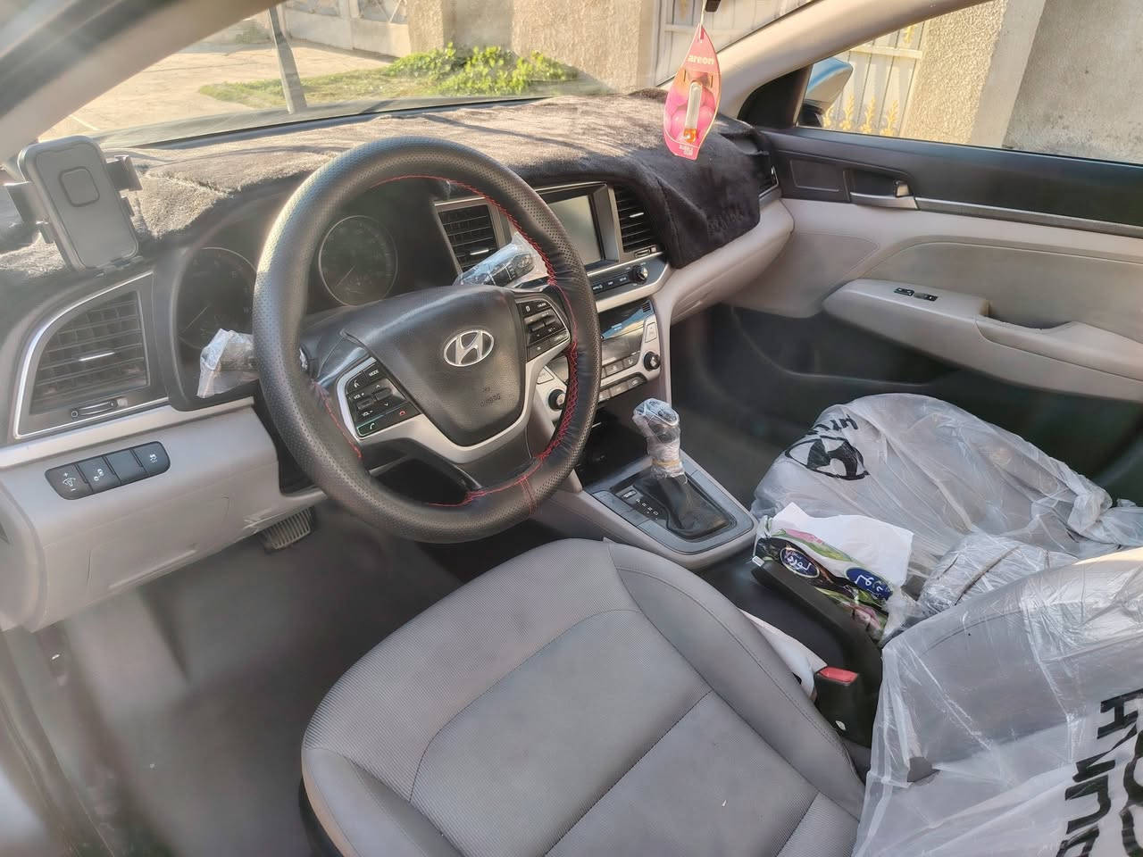 السلام عليكم النترا للبيع 2017 وارد امريكي  مواصفات ويل كب  شاشه كامره رادار بصمه كشنات تدفئه مكينه كير خير من الله ماشيه 139 ميل تخم تاير  ايرباكات سليمه  موجود السونار بالمنشور السعر 119  رقم التلفون ***********
