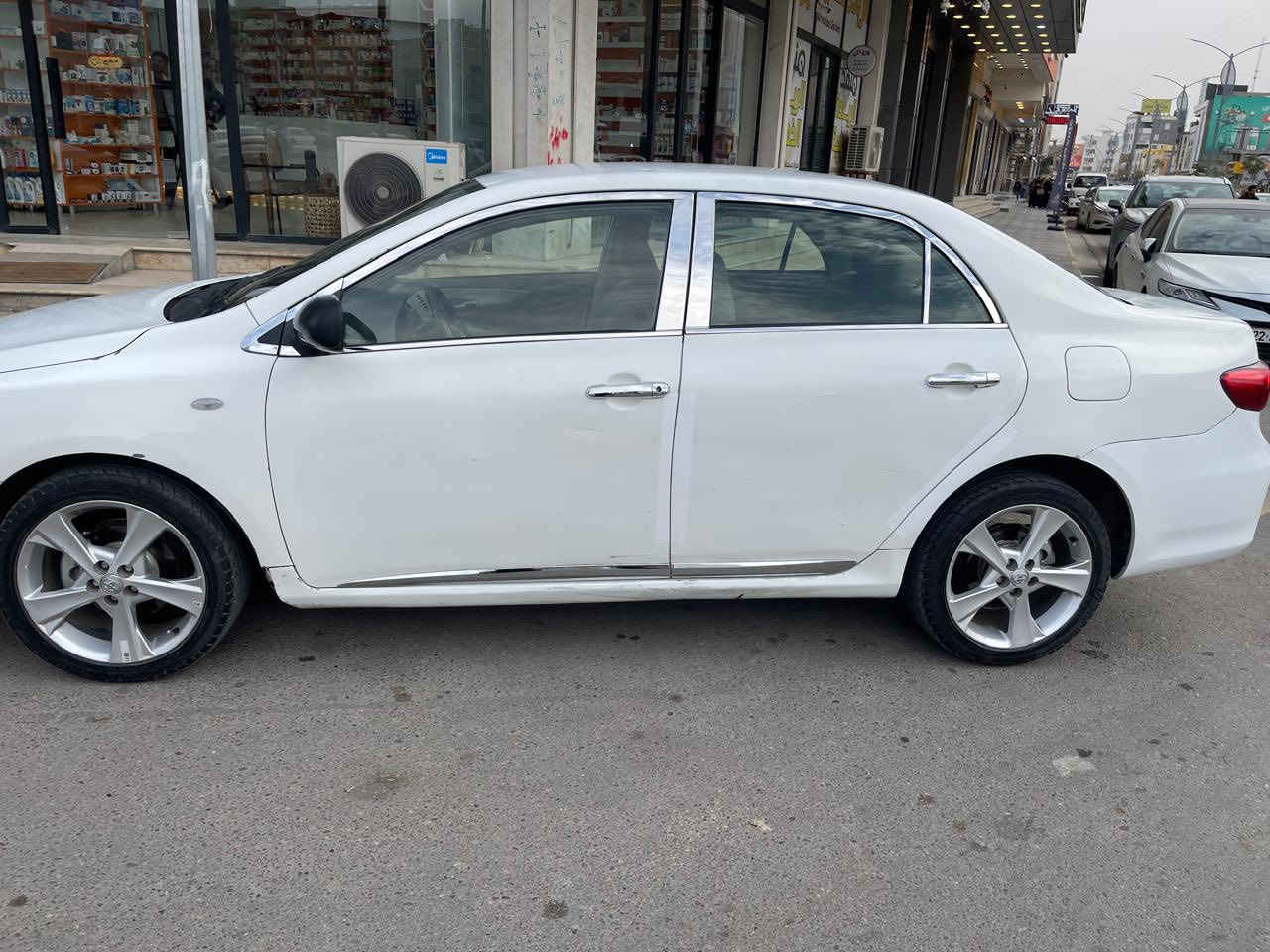 سلام عليكم ورحمة الله وبركاته
كورلا خليجي للبيع 2009 محدثه 2013 مصبوغه حزام كير محرك صدر امامي خلفي تدفئة تبريد جاهزه ان شاءالله رقم اربيل الجديد بأسمي تحويل ثاني يوم سعرها 103 وبيها مجال بسيط مكاني الأنبار الخالدية 
رقم تلفون ***********
