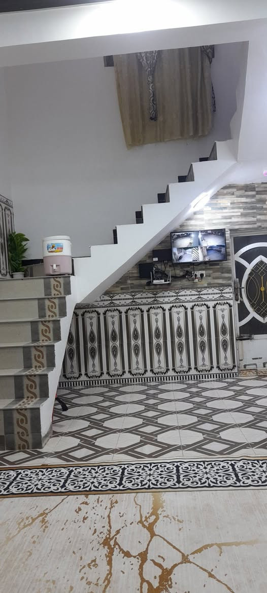بيت زراعي حي الشهداء كاع ال نجي بناء حديث المساحه ٢٠٠م غرفتين صالتين استقبال مطبخ كبير مناور٢ صحيات داخليه اوخارجيه بناء طابوق رباطات  ***********
