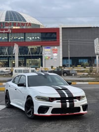 Dodge charger sxt  2017 ‏‎سەیارەکە دوبەیەبڕاوە گۆڕینەوەش دەکەم لەسەر د...