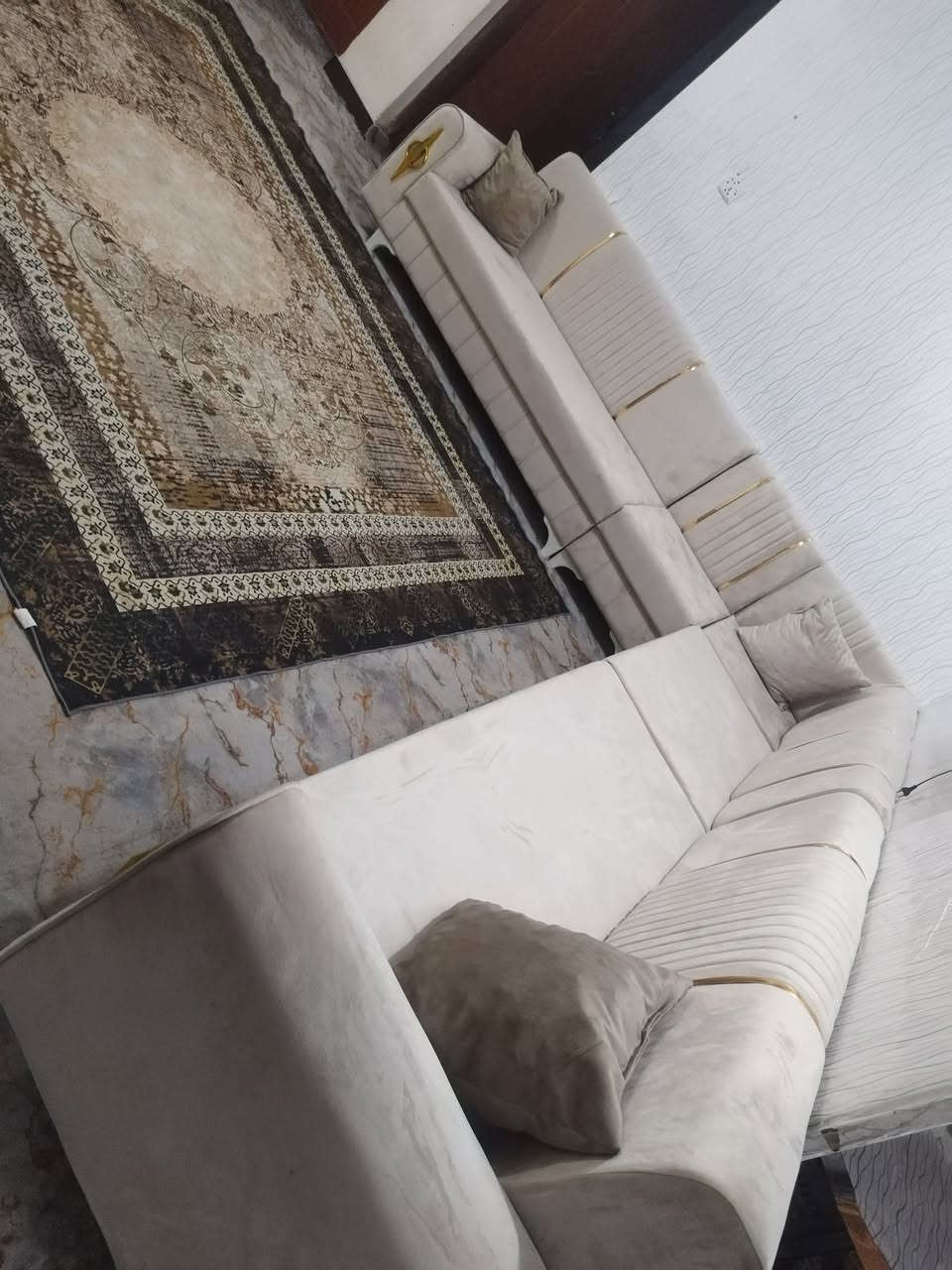 ديوان تفصال ٢٠  مقعد جديد غير مستخدم سعر ال ٦٧٥
المكان ابو. غريب الناحييه موجود توصيل 

***********
