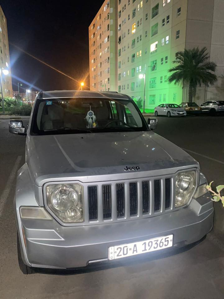 سلام عليكم جيب لبرتي للبيع موديل 2008  وارد امريكي حادثهه جاملغ خلفي وصابغين الصفه اثر شخوط  وقبق الجنطه بي صبغ الباقي مكفول سونر موجود رقم ديالى انكليزي تحويل ثاني يوم  كير مكينه تبريد كفاله عامه سياره احلى من الصور. سعر 90 وبيه مجال (***********) مكاني بغداد
