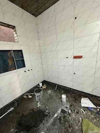 تطبيق وتركيب السيراميك الجداري والأرضيات بدقة واحترافية عالية. ​مهارة ...