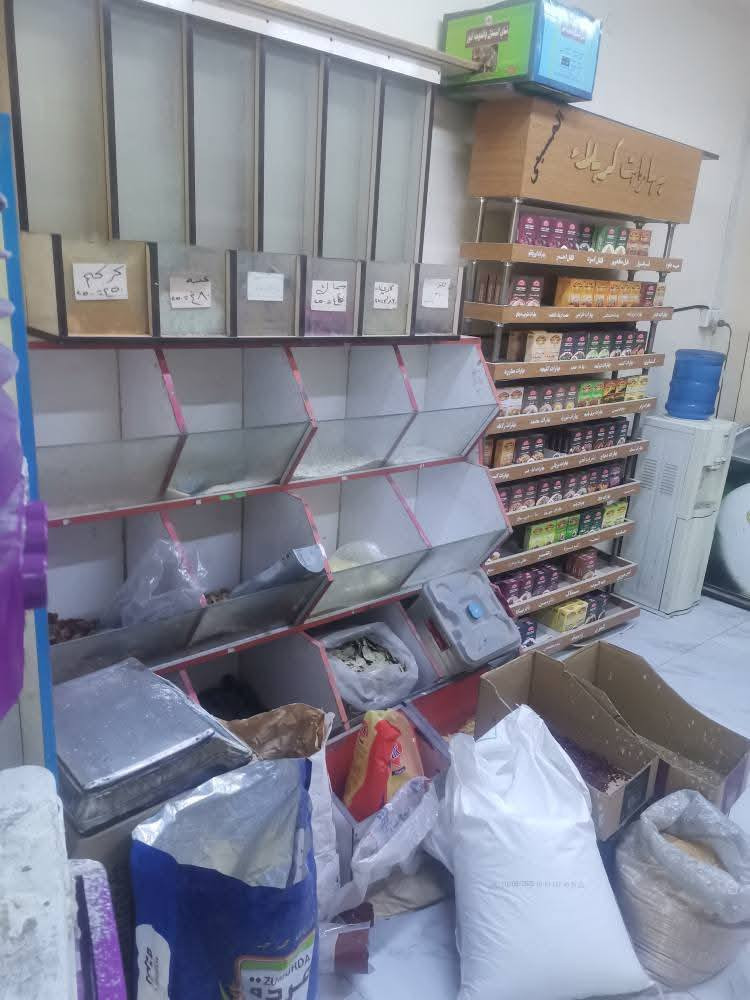 تصفيه اسواق بيع مستعجل
7بردات
3طرحيات
رفوف كرزات
رفوف
ميز كاشير
وبيه اثاث كامل رفوف وسفينات 2وسبلات 2ومراوح ومبرده وميوزه وميزان ودخل كاشير ومنظومة كامراتكل شي داخل الاسواق للبيع الشراي يجي ياخذهن مو يواعد ومايجي 
عنوانه حي الوفاء على الشارع العام مقابيل حي الجامعه ركن شارع 20
الشراي يتفضل. خاص ويدلل
*********** امانه العباس للي يتصل يكول من طرف ايلين محمد
