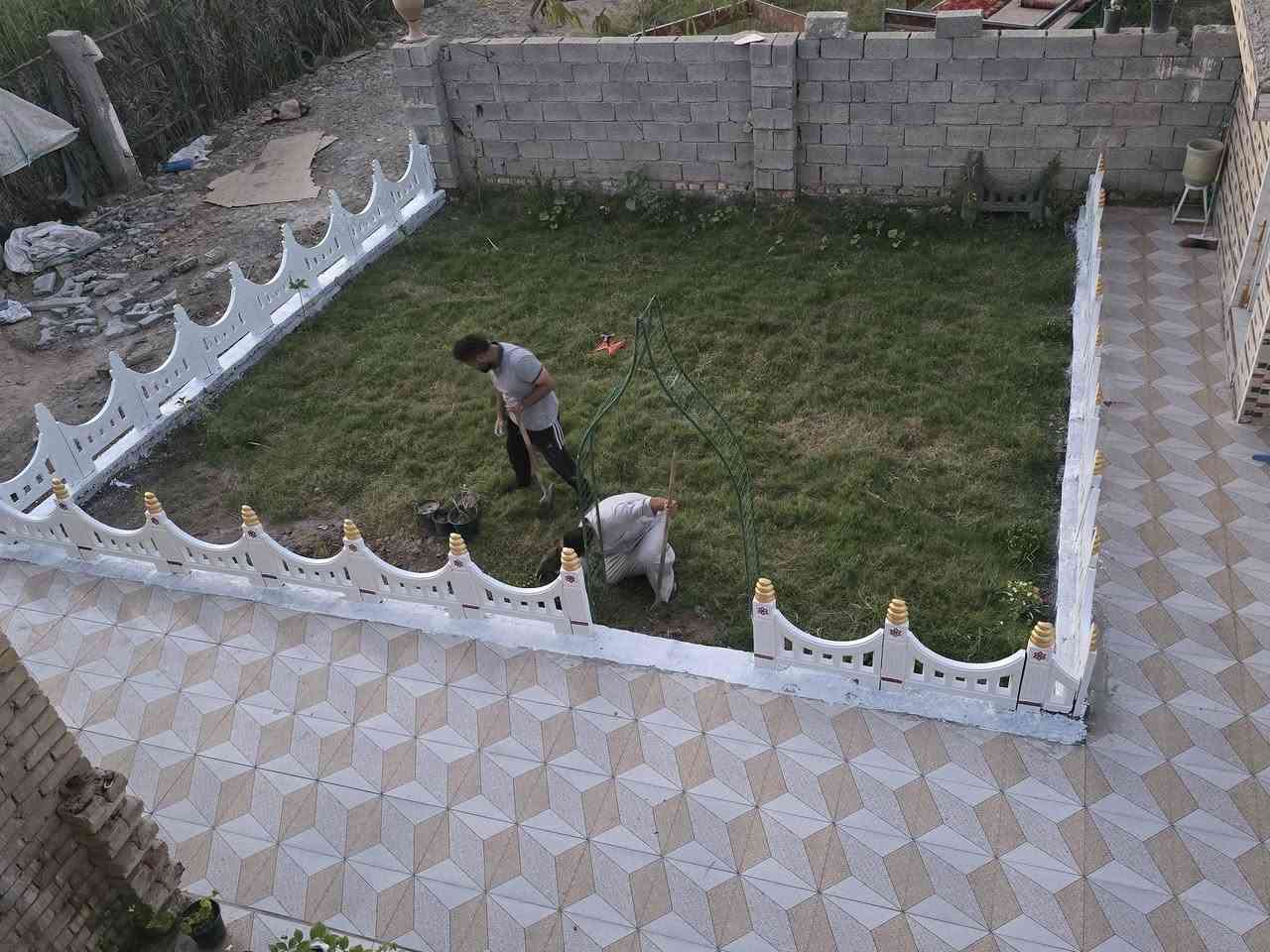 عمل ديكور حديقة او شلالات  حسب الطلب
وتزيين الحديقة وزراعتها بالثيل الطبيعي وشتلات الزينه 
مع اضافة الاسمدة والمبيدات قبل وبعد العمل 
للتواصل 
ذي قار / الرفاعي
***********واتساب
