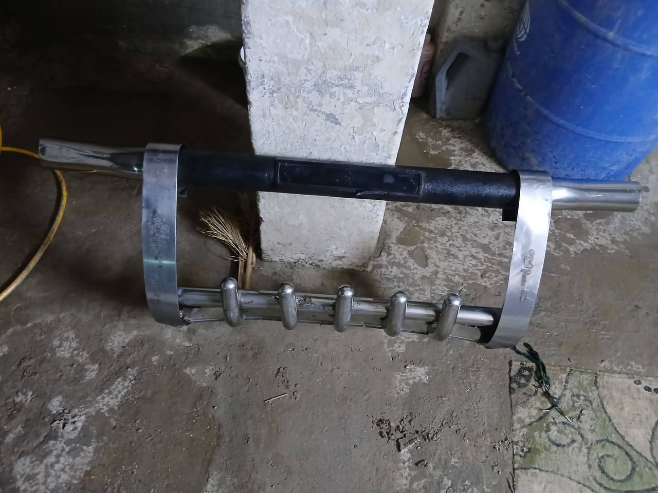 سلام عليكم من رخصت الإدمان المحترم
درع للبيع استيل اصلي ثقيل نضيف شوف لعين لا ليحم لا ضربه قويه مرتب حيل سعر 50 وبي مجال راسل او اتصل *********** مكاني حله
