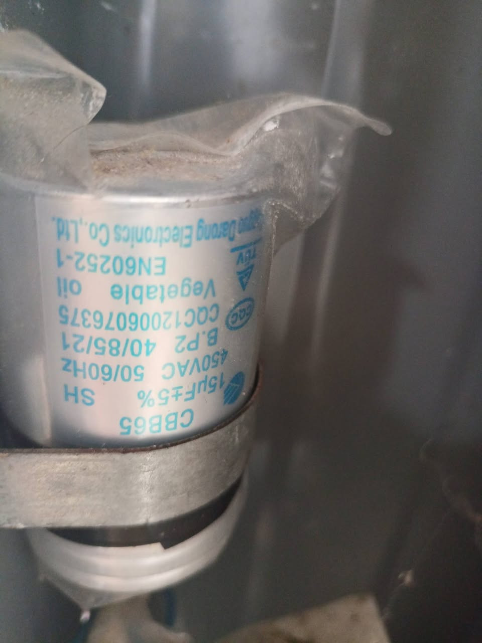 السلام عليكم لدينا صيانه جميع الغسالات التوماتيك والعادييرجى الاتصال على هذا الرقم ***********
