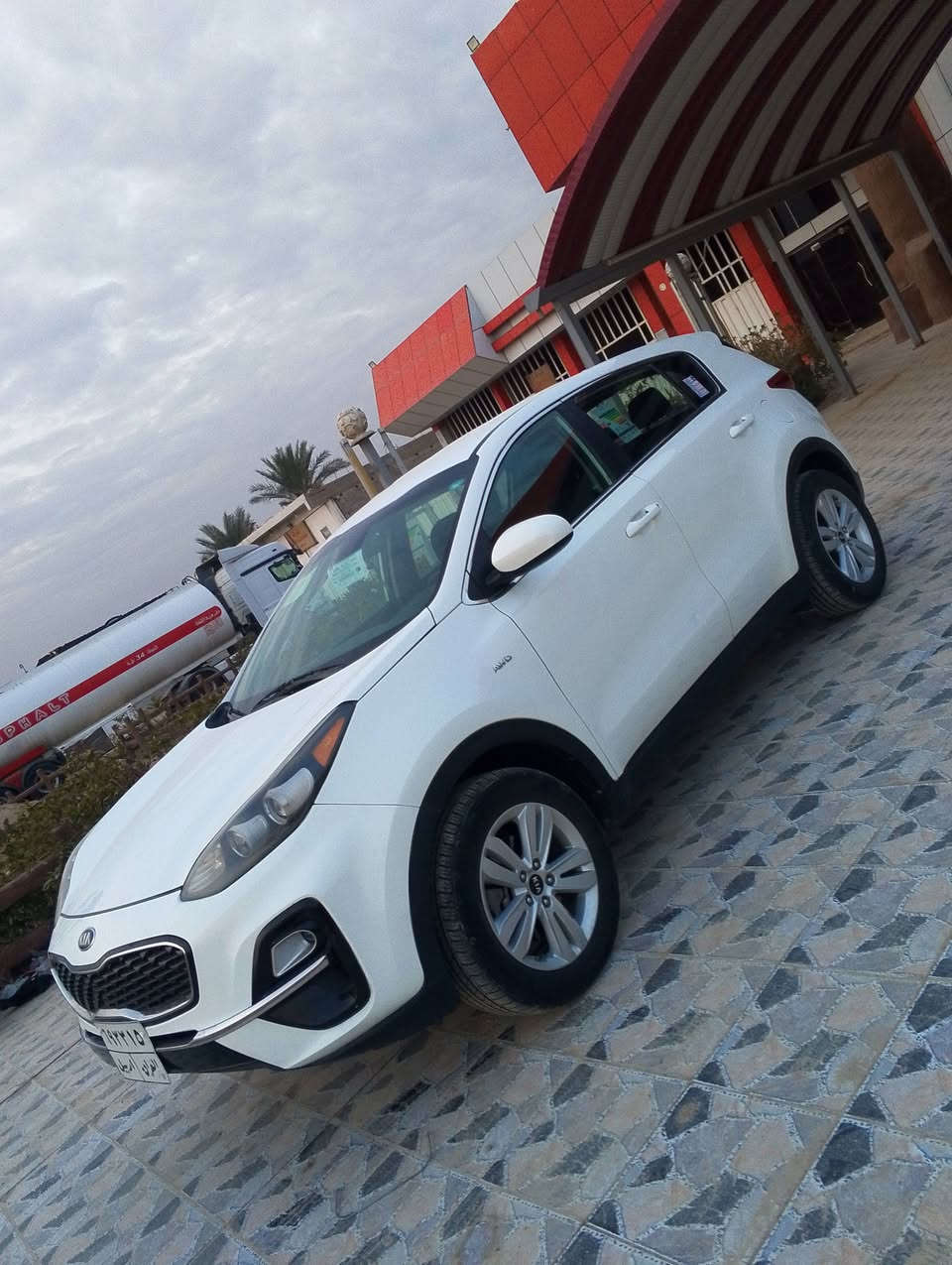 السلام عليكم سبورتج للبيع موديل 2019 سياره جديده مكينه وكير كفاله سياره تخم تاير جديد تبريد ثلج السياره كلش حلوه وجاهزه زنون السياره ماشيه 83 سياره جاهزه رقم اربيل  سعر130 وبيها مجال المكان واسط العزيزيه رقم الهاتف ***********. 🚘
