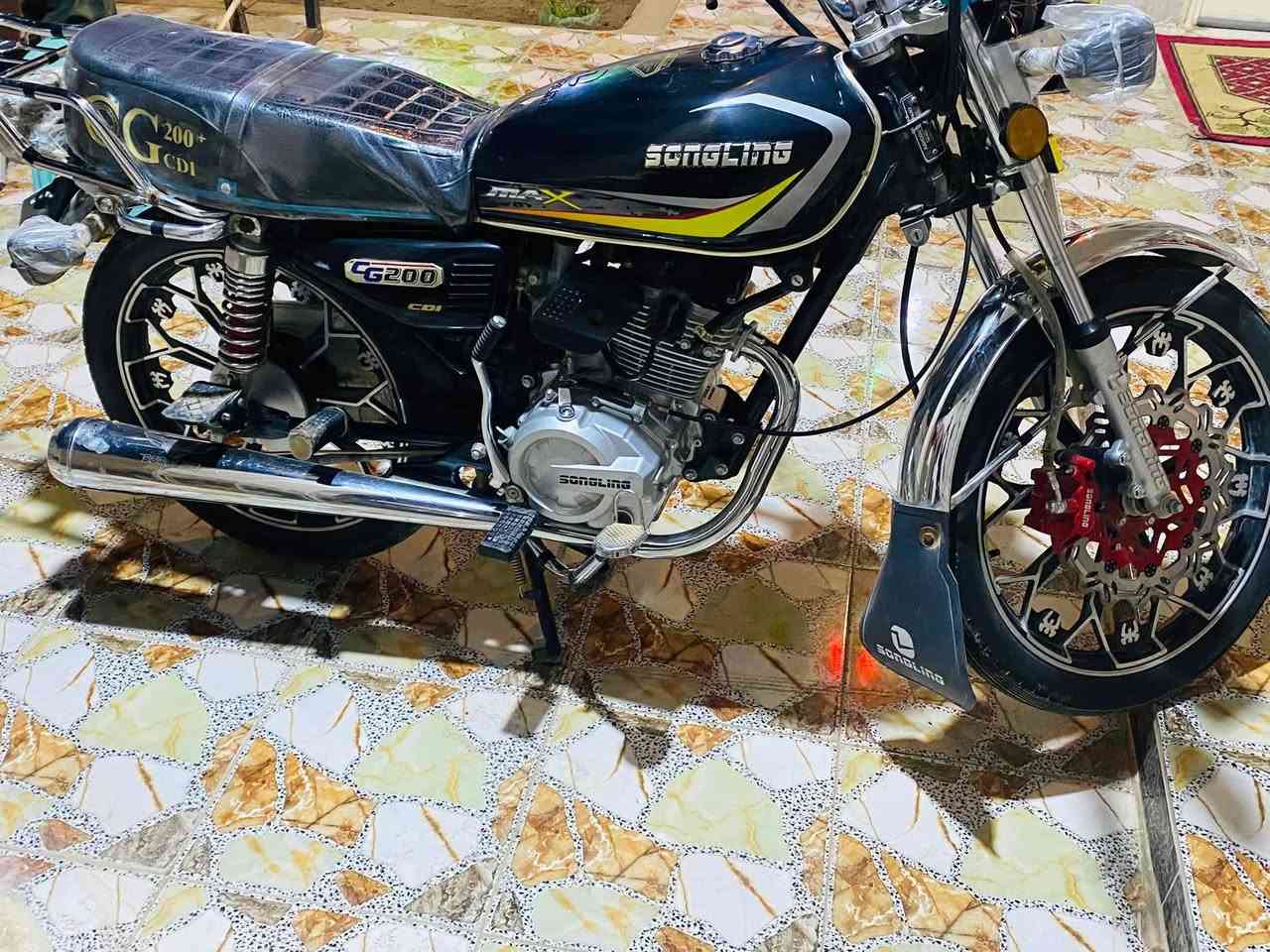 سلام عليكم دراجه ايراني موديل 25 أوراق كامله مكينه 200 تجي تفحص وتروح السعر 775 وبي مجال *********** للاستفسار
