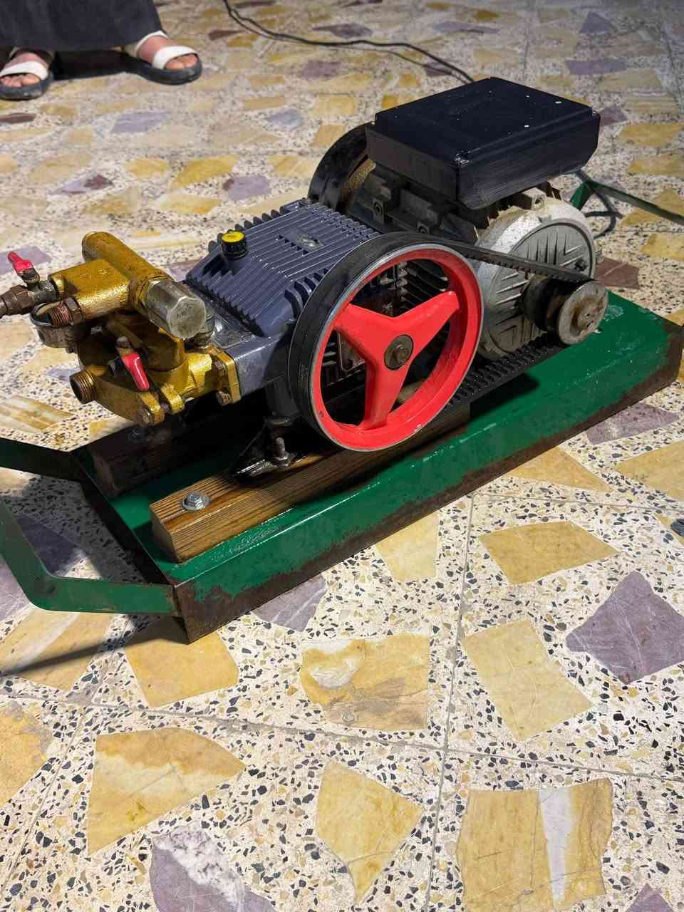 سلام عليكم ماطور غسل ستخدام بيت 
كامل مع ملحقات صونده 20متر أصلي مسلح 
سعره 300
***********
